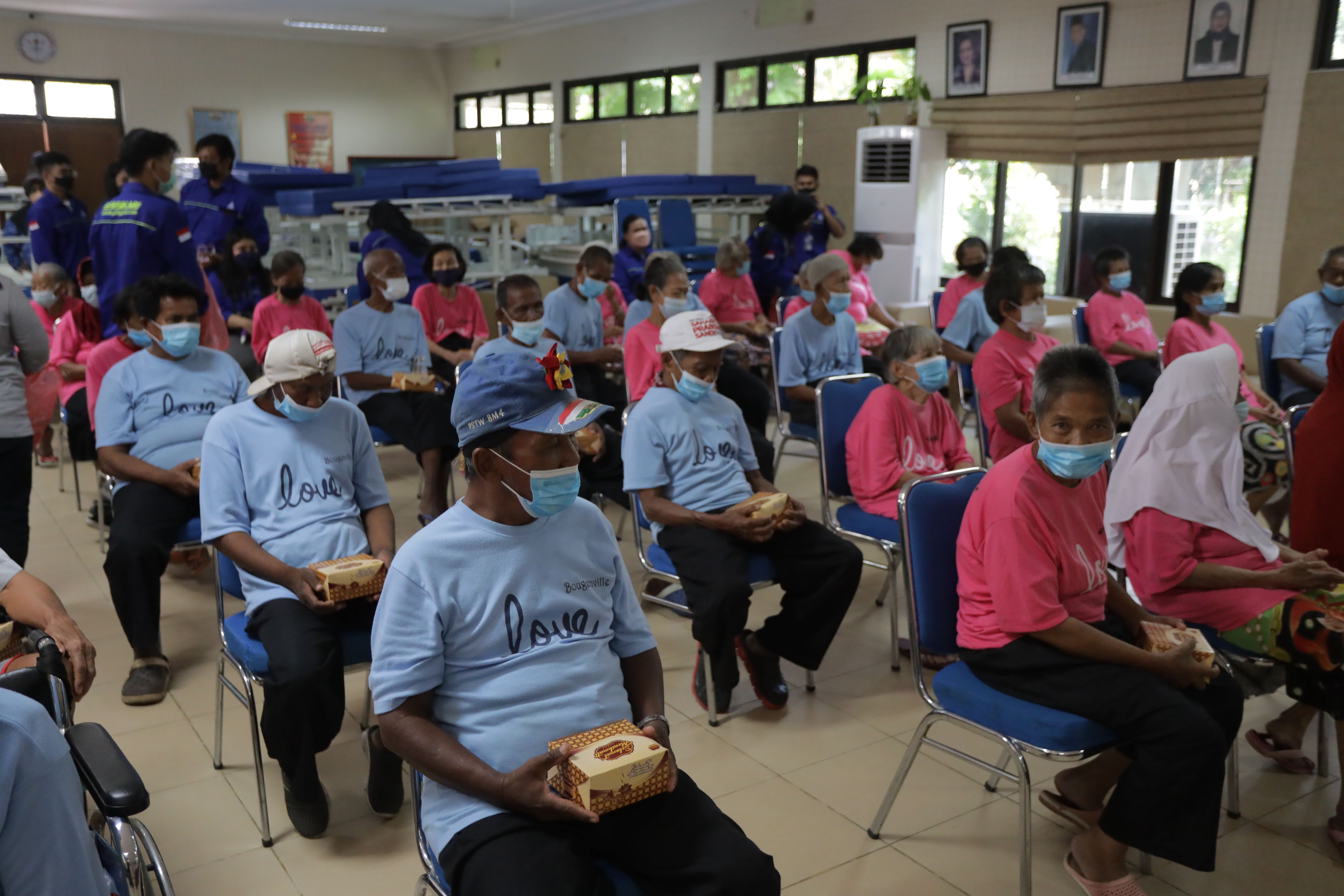 Corporate Social Responsibility Tresna Werdha Budi Mulia 4 Social Home